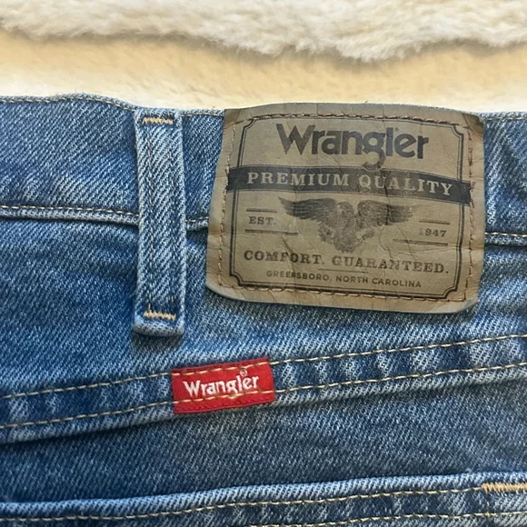Wrangler Vintage Blue Relaxed Fit Jeans - Picture 5 of 6